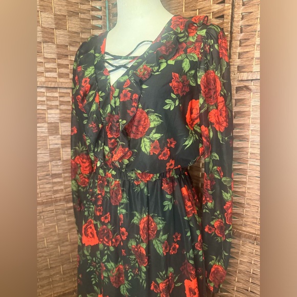 Luna Dress Black Red Floral Roses Medium Polyester Ruffle Neckline Knee Length - Picture 4 of 10
